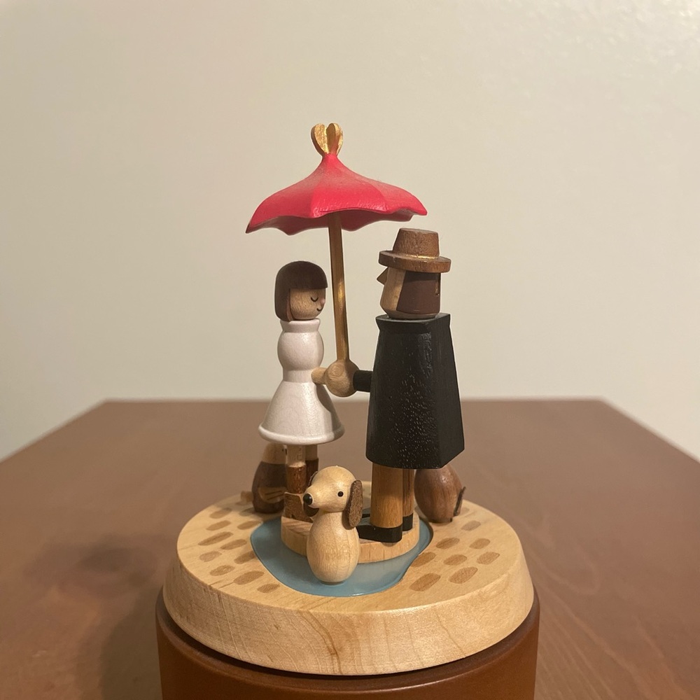 Red Love Umbrella Couple Multi Rotational Music Box Wooderful Life w/ Dog Bird *